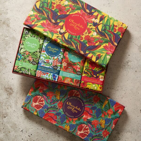 Chocolate and Love Bar Giftbox chocolade cadeau kerstpakket afbeelding 4 van Gifts.nl