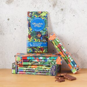 Chocolate and Love Library Box chocolade cadeau kerstpakket afbeelding 3 van Gifts.nl