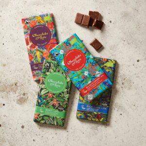 Chocolate and Love Library Box chocolade cadeau kerstpakket afbeelding 4 van Gifts.nl