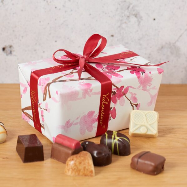 Luxe Belgische bonbons chocolade cadeau kerstpakket afbeelding 3 van Gifts.nl